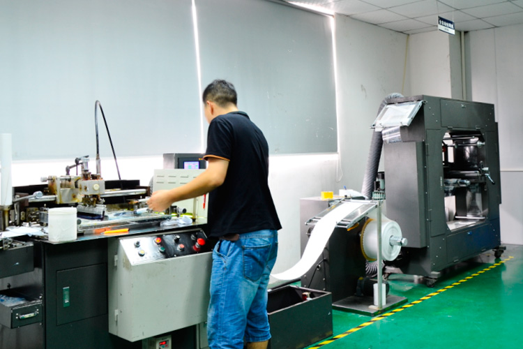Automatic screen printing machine